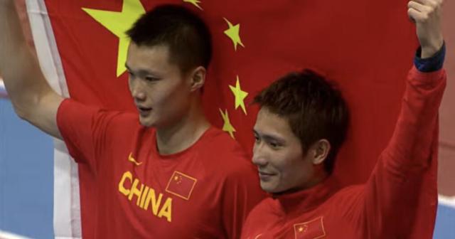 v站-室内亚锦赛方耀庆破纪录夺首金 何巫呷3000米摘银