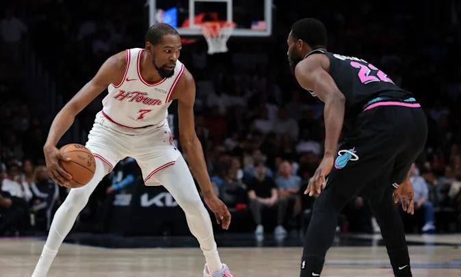 v体育-狂胜28分，又24分大胜！NBA最神奇队伍诞生，老詹要冲击第5冠