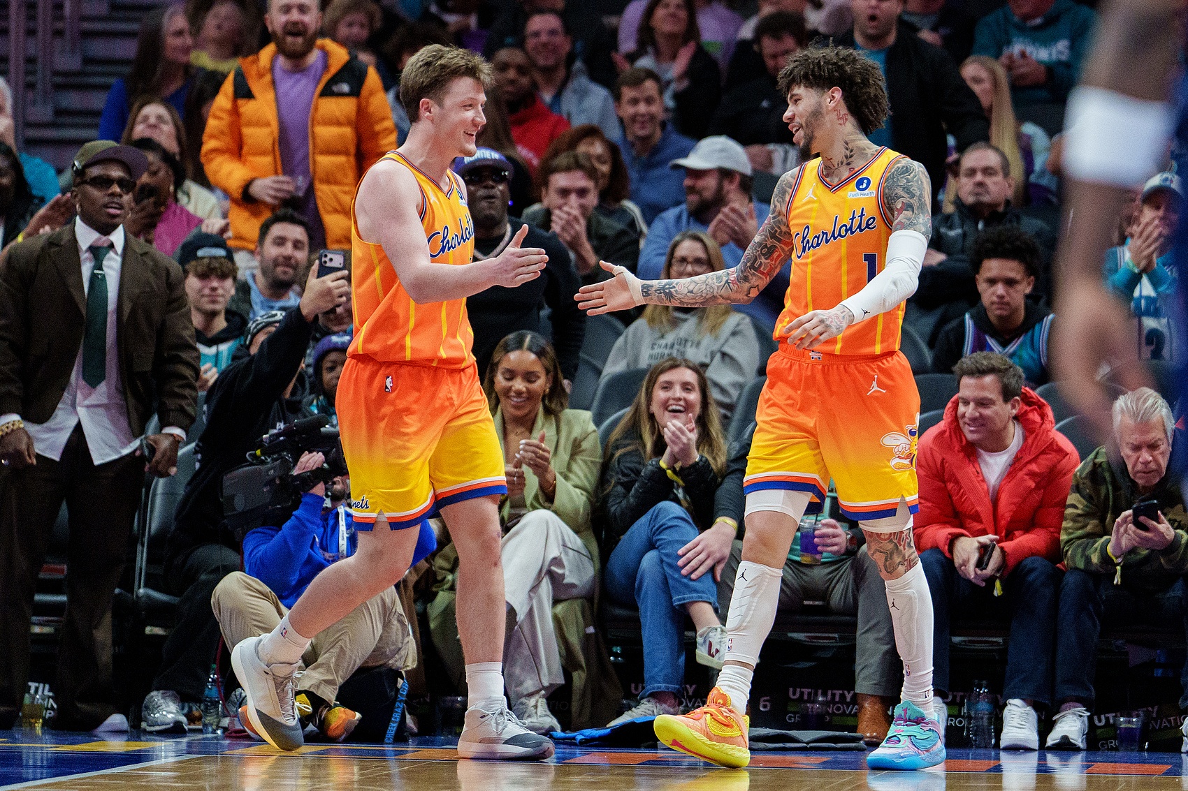 v站体育-还剩两场比赛！三分王之争差距继续缩小：克尼佩尔268 三球261