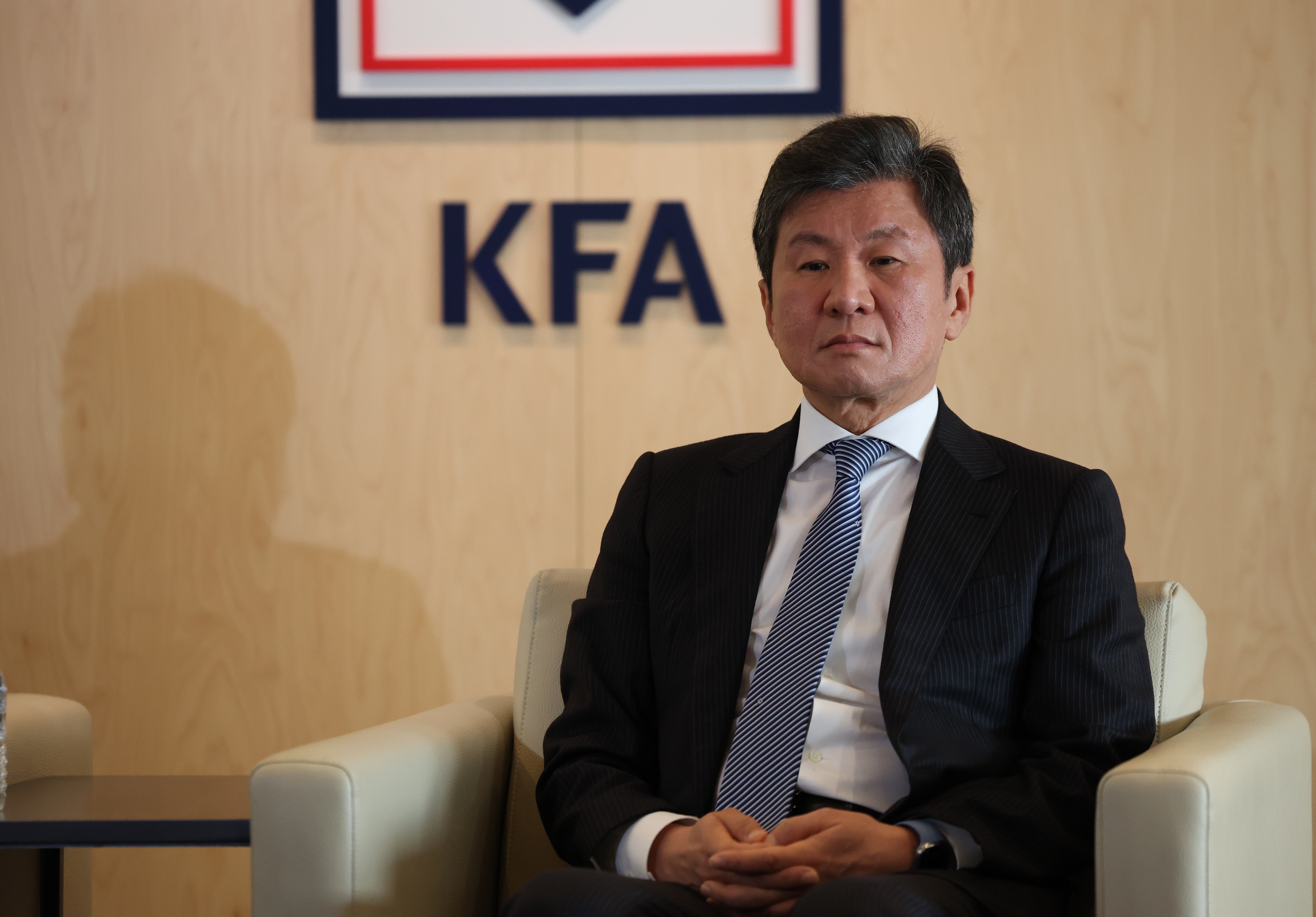 v站体育-韩媒:韩国文体部向韩国足协发信函,要求处分足协主席郑梦奎